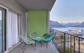 3 dormitorio piso 74 m² en Dobrota, Montenegro. 258 000 €