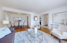 10 dormitorio casa de pueblo en Scarborough, Canadá. C$1 341 000