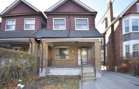 Adosado – York, Toronto, Ontario,  Canadá. C$1 355 000