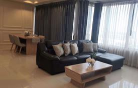 2-dormitorio apartamentos en condominio en Khlong Toei, Tailandia. $646 000