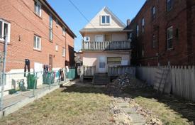 9 dormitorio casa de pueblo en Dufferin Street, Canadá. C$1 586 000