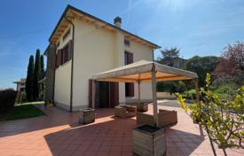 5 dormitorio villa 450 m² en Quarrata, Italia. 1 200 000 €