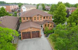 12 dormitorio casa de pueblo en Scarborough, Canadá. C$1 871 000