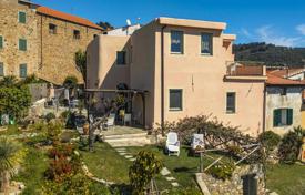 16 dormitorio villa 447 m² en Liguria, Italia. 1 500 000 €