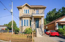 Casa de pueblo – East York, Toronto, Ontario,  Canadá. C$1 959 000