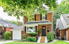 Casa de pueblo – East York, Toronto, Ontario,  Canadá. C$1 815 000