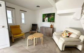 3 dormitorio adosado en Larnaca, Chipre. 350 000 €