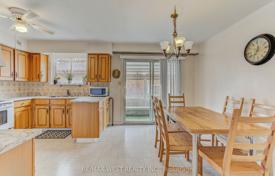 11 dormitorio casa de pueblo en Etobicoke, Canadá. C$1 700 000