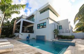 Villa – Key Biscayne, Florida, Estados Unidos. $2 849 000