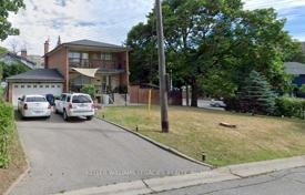 9 dormitorio casa de pueblo en Etobicoke, Canadá. C$2 388 000