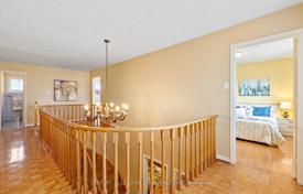 9 dormitorio casa de pueblo en Etobicoke, Canadá. C$1 940 000