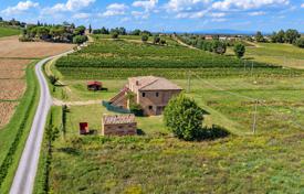 7 dormitorio finca rústica 552 m² en Montepulciano, Italia. 1 100 000 €