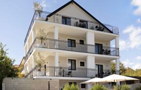 8 dormitorio villa 424 m² en Tivat city, Montenegro. 1 295 000 €