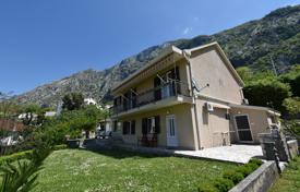 5 dormitorio villa 219 m² en Dobrota, Montenegro. 720 000 €