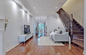 7 dormitorio adosado en North York, Canadá. C$1 748 000