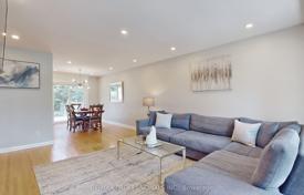 9 dormitorio casa de pueblo en Etobicoke, Canadá. C$1 947 000
