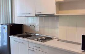 1-dormitorio apartamentos en condominio en Huai Khwang, Tailandia. $129 000