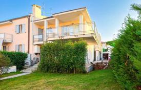 5 dormitorio piso 146 m² en Camaiore, Italia. 498 000 €