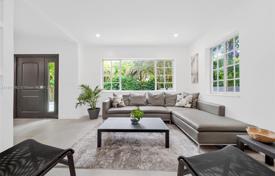 4 dormitorio casa de pueblo 207 m² en Miami, Estados Unidos. $2 400 000