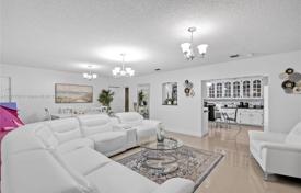 3 dormitorio casa de pueblo 303 m² en Miami, Estados Unidos. $795 000