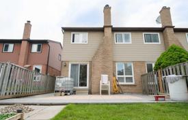 3 dormitorio adosado en Scarborough, Canadá. C$1 129 000