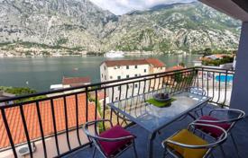 3 dormitorio piso 110 m² en Kotor city, Montenegro. 300 000 €
