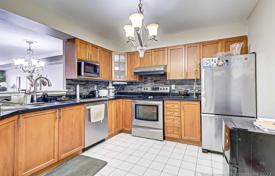 3 dormitorio piso en Scarborough, Canadá. C$868 000