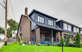 Casa de pueblo – York, Toronto, Ontario,  Canadá. C$1 478 000