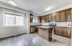 7 dormitorio adosado en Scarborough, Canadá. C$1 539 000