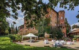 Castillo – Alessandria, Piedmont, Italia. 2 800 000 €