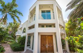 Villa – Golden Beach, Florida, Estados Unidos. $3 200 000