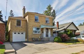 Casa de pueblo – East York, Toronto, Ontario,  Canadá. C$1 159 000