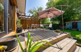 7 dormitorio casa de pueblo en Scarborough, Canadá. C$1 197 000