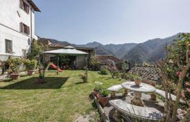 6 dormitorio villa 424 m² en Lucca, Italia. 1 198 000 €