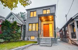 Casa de pueblo – East York, Toronto, Ontario,  Canadá. C$2 033 000