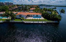 Villa – North Miami Beach, Florida, Estados Unidos. $2 000 000