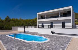 4 dormitorio casa de pueblo 270 m² en Kaštel Novi, Croacia. 750 000 €