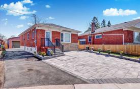 12 dormitorio casa de pueblo en Scarborough, Canadá. C$2 064 000