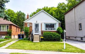 Casa de pueblo – East York, Toronto, Ontario,  Canadá. C$1 069 000