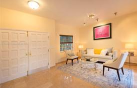 4 dormitorio casa de pueblo 339 m² en Coral Gables, Estados Unidos. $2 048 000