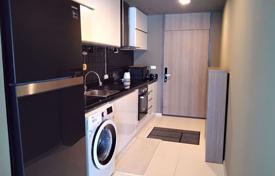 1-dormitorio apartamentos en condominio en Khlong Toei, Tailandia. $305 000