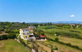 8 dormitorio casa de pueblo 355 m² en Peloponeso, Grecia. 450 000 €