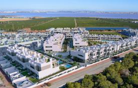 New residential complex with apartments and villas en Torrevieja, España. de 272 000 €