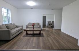 4 dormitorio casa de pueblo 220 m² en Hialeah, Estados Unidos. $650 000