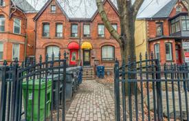 8 dormitorio adosado en Old Toronto, Canadá. C$2 574 000
