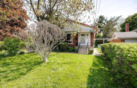 7 dormitorio casa de pueblo en Etobicoke, Canadá. C$1 902 000