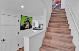 2 dormitorio casa de pueblo 128 m² en Miami, Estados Unidos. $690 000