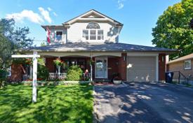 Casa de pueblo – Scarborough, Toronto, Ontario,  Canadá. C$1 154 000