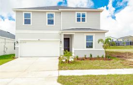 5 dormitorio casa de pueblo 249 m² en Kissimmee, Estados Unidos. $555 000