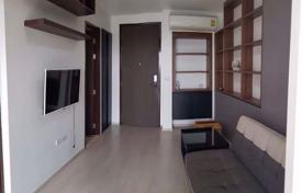 1-dormitorio apartamentos en condominio en Khlong Toei, Tailandia. $249 000